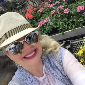 Meet your Posher, Cynthia